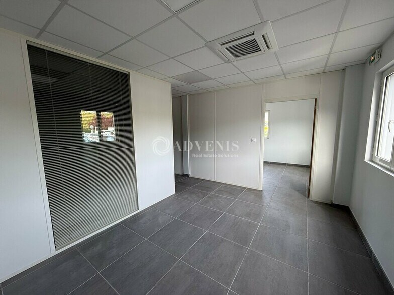 Office in Saint-Jean-de-Braye for lease - Building Photo - Image 2 of 9