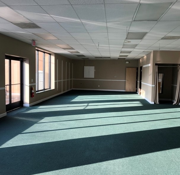 603 W Grand River Ave, Brighton, MI à louer - Photo intérieure - Image 3 de 4