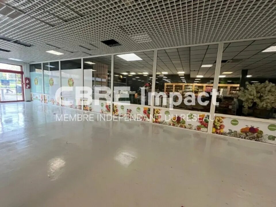 Retail in Marsannay-la-Côte for lease Interior Photo- Image 1 of 6