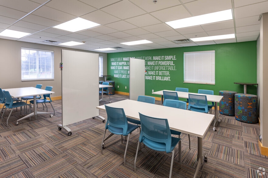 1151-1153 E Michigan Ave, East Lansing, MI for lease - Interior Photo - Image 2 of 63