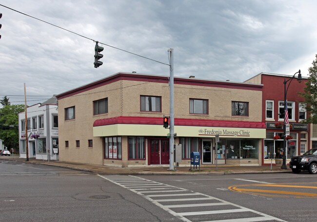 Plus de détails pour 33-35 E Main St, Fredonia, NY - Commerce de détail à vendre
