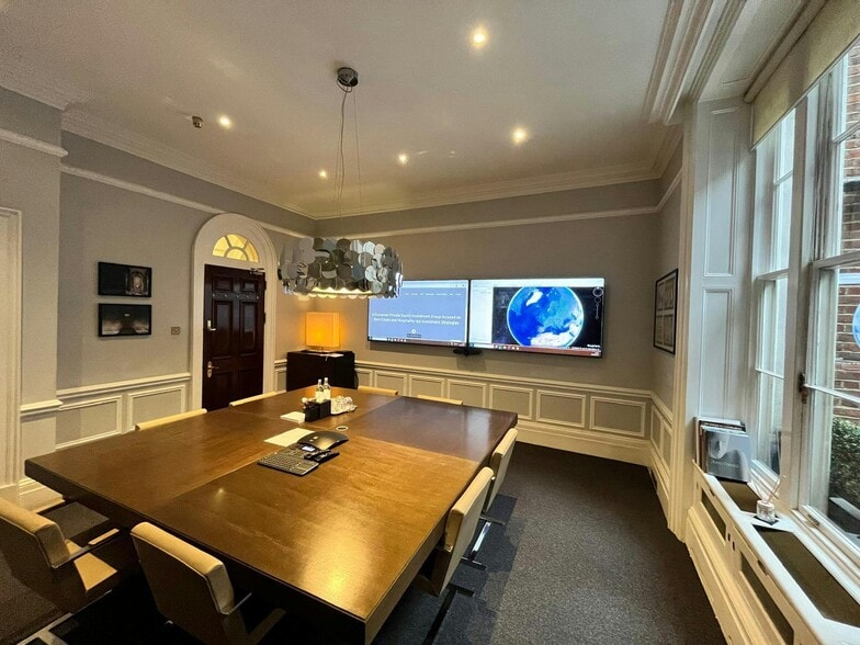 4 Hill St, London for lease - Building Photo - Image 2 of 15