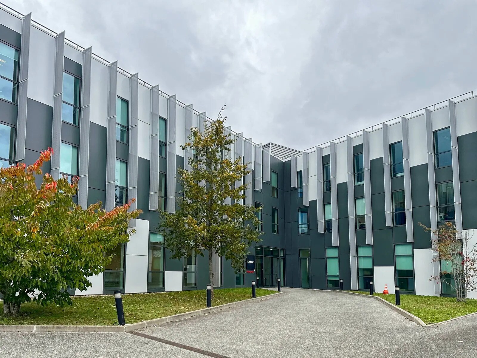 26 Avenue De Winchester, Saint-Germain-en-Laye for lease Building Photo- Image 1 of 13