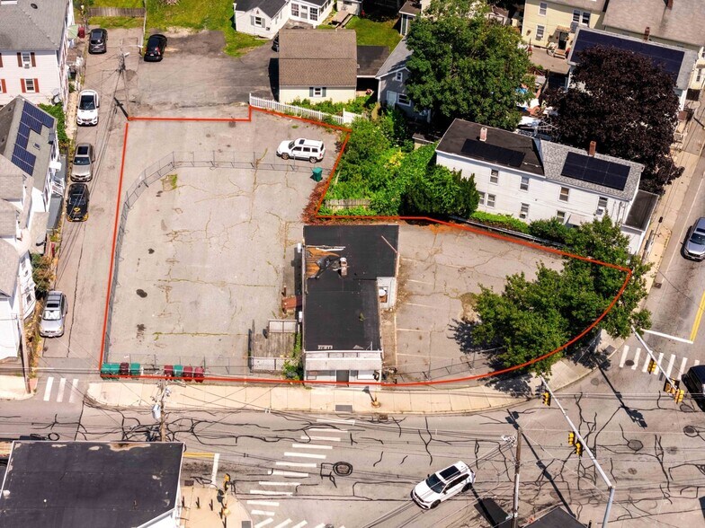 380 Lawrence Street, Lowell, MA à vendre - Photo du bâtiment - Image 2 de 23
