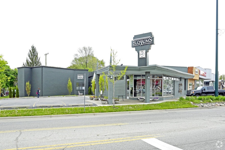 33866 Woodward Ave, Birmingham, MI à louer - Photo du bâtiment - Image 2 de 7
