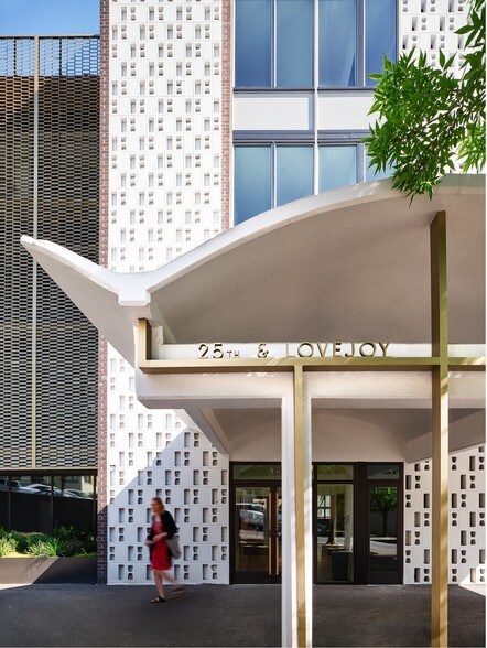 2525 NW Lovejoy St, Portland, OR for lease - Building Photo - Image 2 of 10