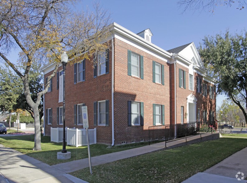 2021 E Lamar Blvd, Arlington, TX à vendre - Photo principale - Image 1 de 116