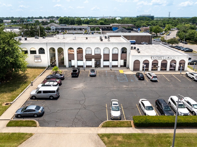 160 Moore Dr, Lexington, KY for lease - Building Photo - Image 2 of 11