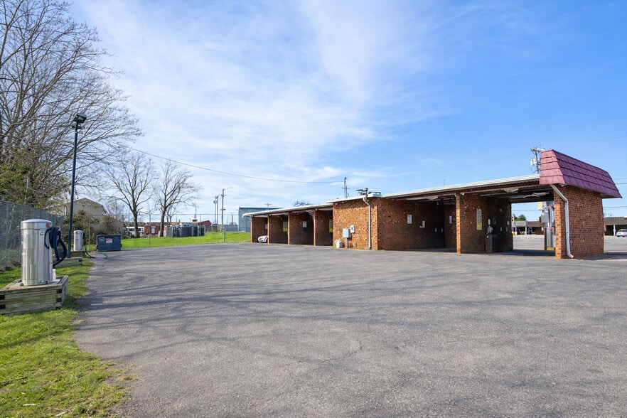 1211 W Front St, Statesville, NC for sale - Building Photo - Image 2 of 6