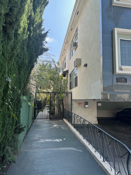 8436 Blackburn Ave, Los Angeles, CA à vendre - Photo du b timent - Image 3 de 10