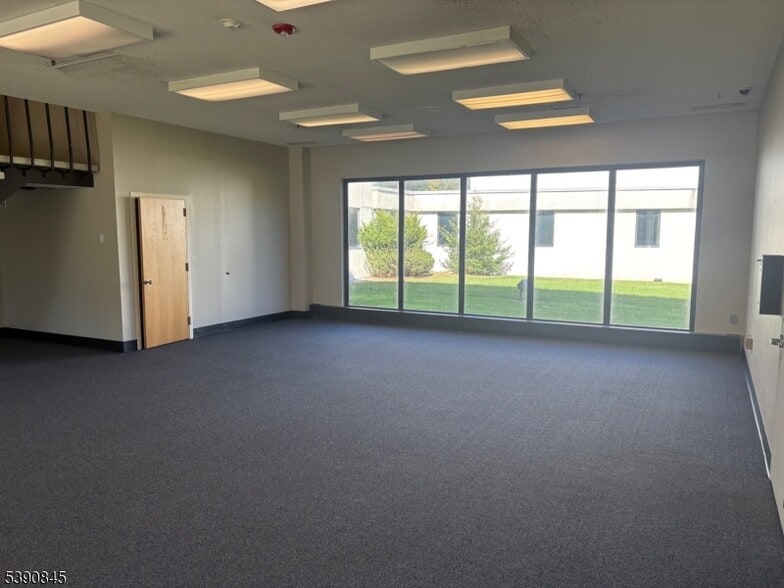 141 Southside Ave, Bridgewater, NJ for lease - Building Photo - Image 2 of 17