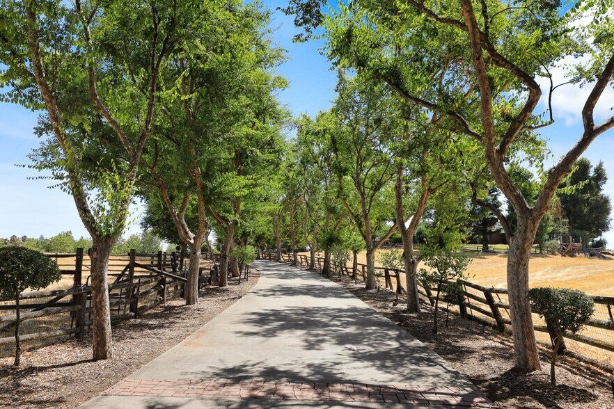 22050 E Buena Vista Rd, Clements, CA à vendre - Photo du bâtiment - Image 2 de 6