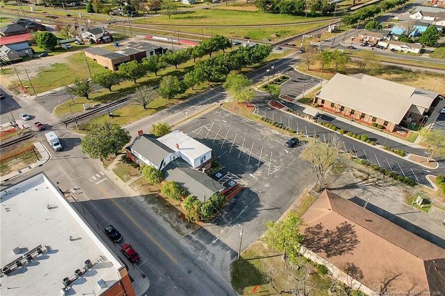 101 E 2nd St, Pembroke, NC for sale - Building Photo - Image 2 of 4