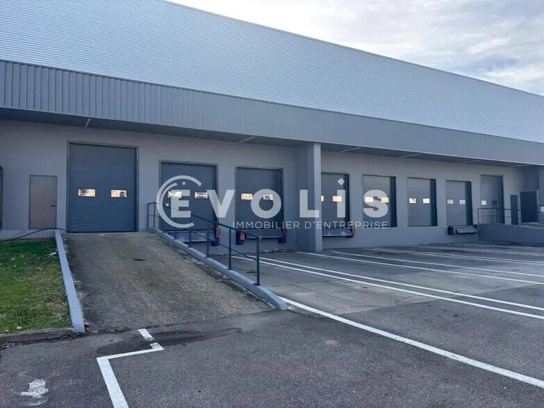 Flex in Corbas for lease - Building Photo - Image 2 of 17