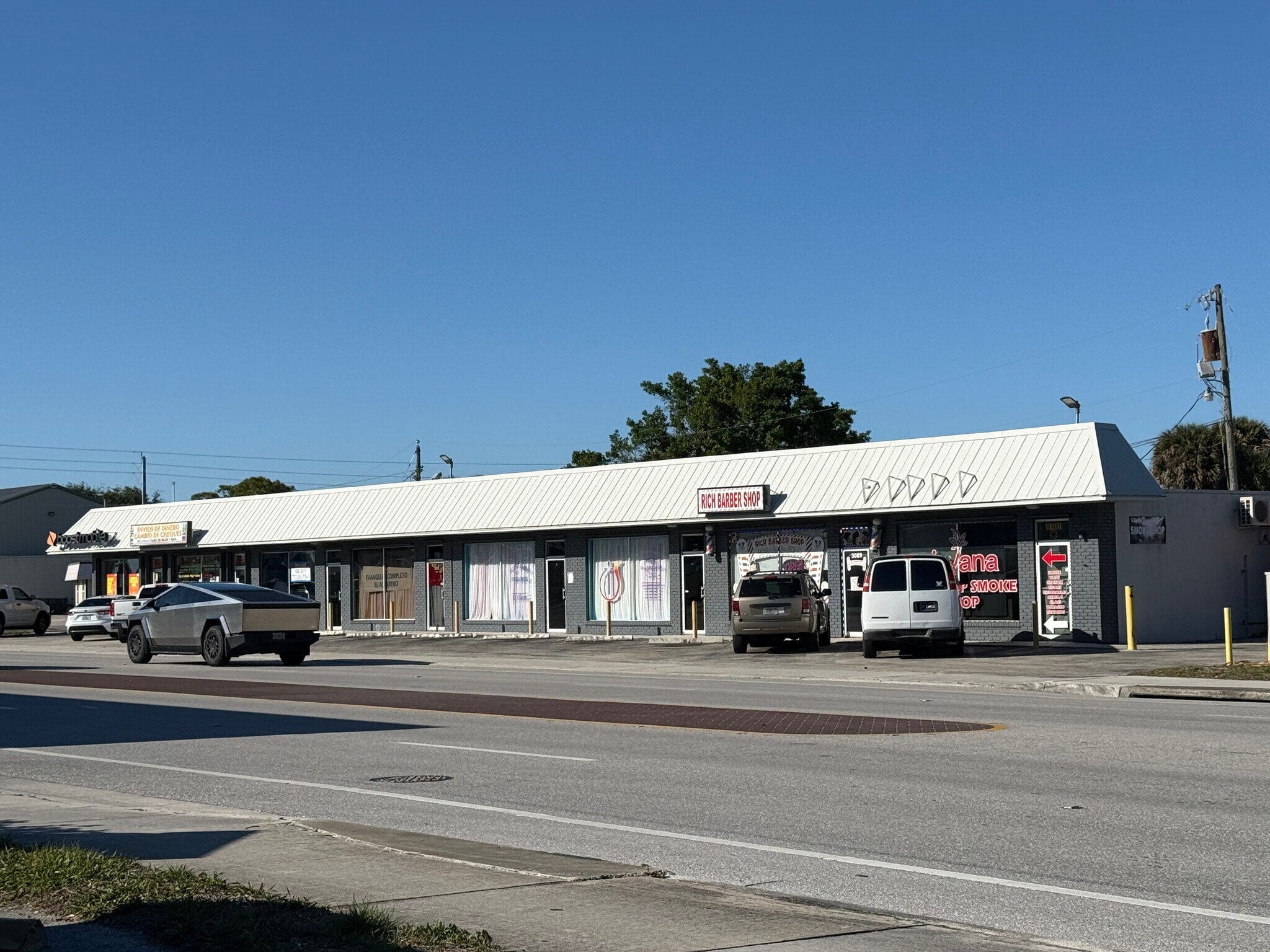 3083 SE Dixie Hwy, Stuart, FL for lease Primary Photo- Image 1 of 6