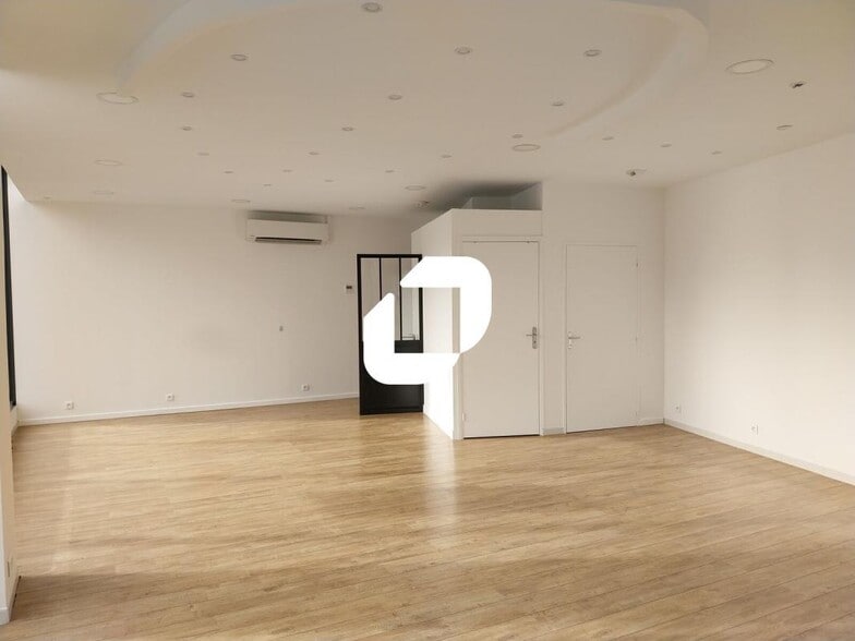 8 Boulevard Du Tertre, Saint-Herblain for lease - Interior Photo - Image 2 of 5