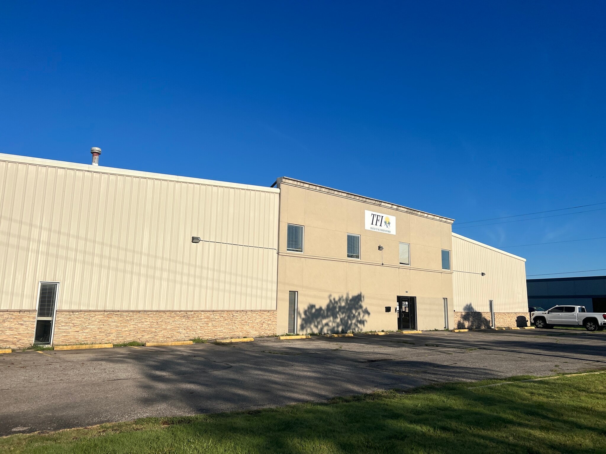 1711 S Longfellow St, Wichita, KS for lease Building Photo- Image 1 of 10