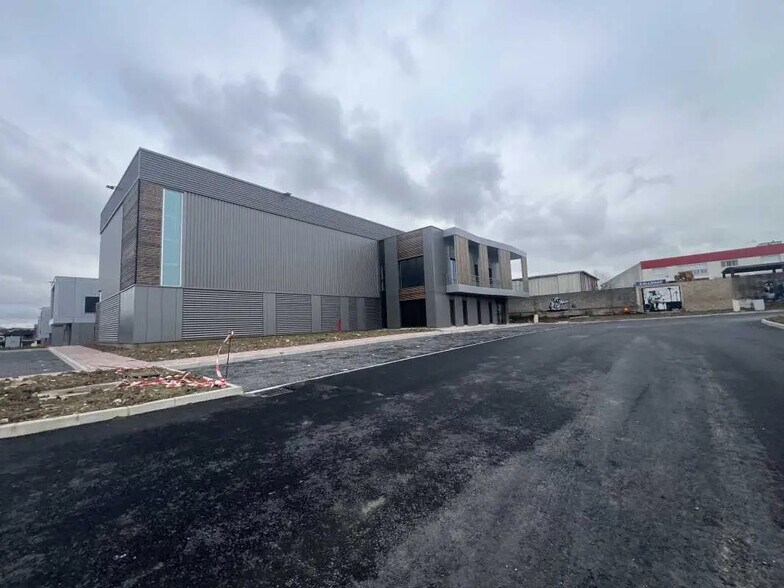 Rue Du Poteau, Courtry à louer - Photo du bâtiment - Image 3 de 7