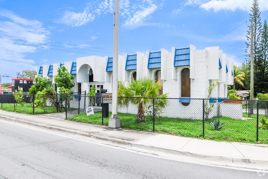 14205 W Dixie Hwy, North Miami, FL à vendre - Photo principale - Image 1 de 21