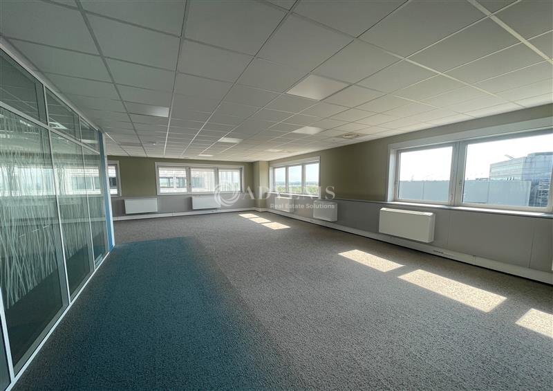 Office in Tremblay-en-France for lease - Interior Photo - Image 3 of 12