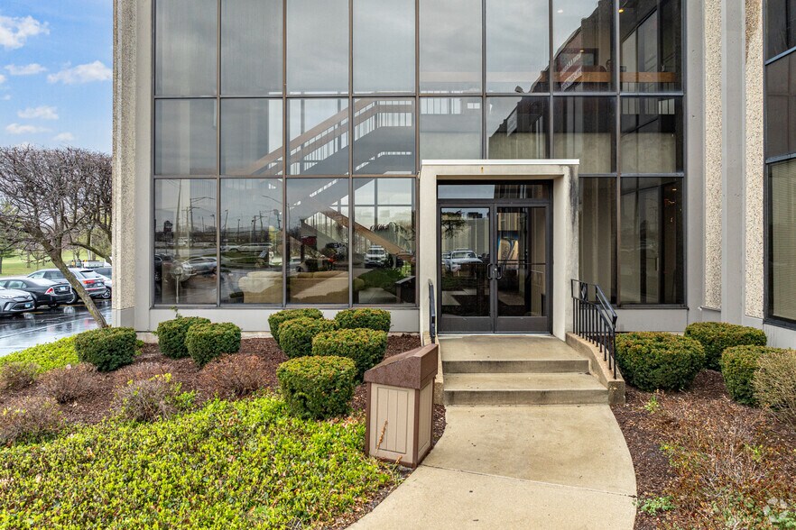 3033 W Jefferson St, Joliet, IL à louer - Photo du bâtiment - Image 2 de 5