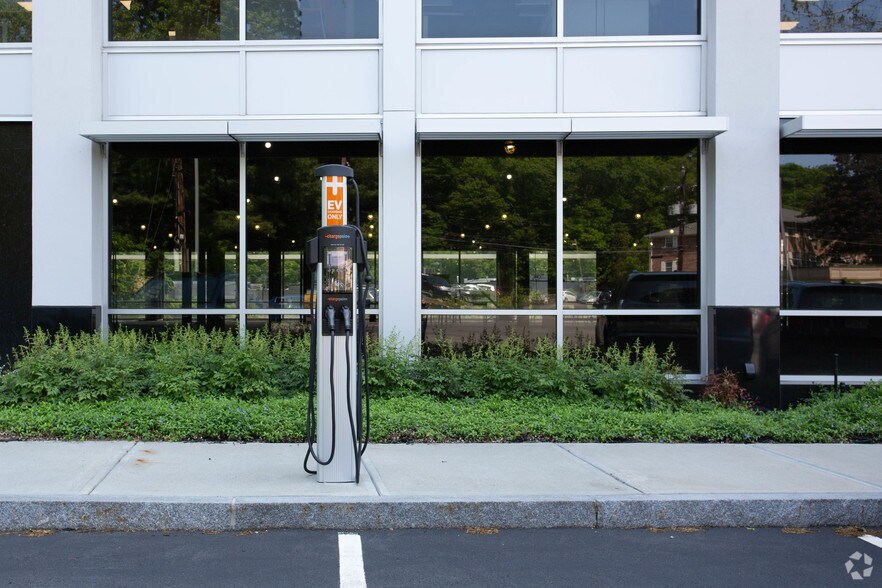 304 Cambridge Rd, Woburn, MA à louer - Photo du bâtiment - Image 3 de 10