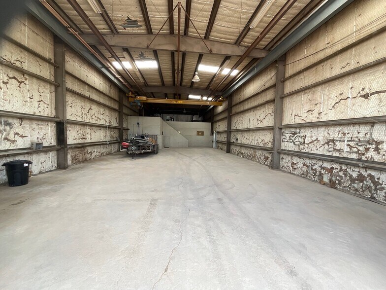 1220 N 16th St, Chickasha, OK for lease - Building Photo - Image 2 of 11