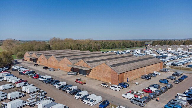 Plus de détails pour Station Rd, Stratford Upon Avon - Industriel à louer