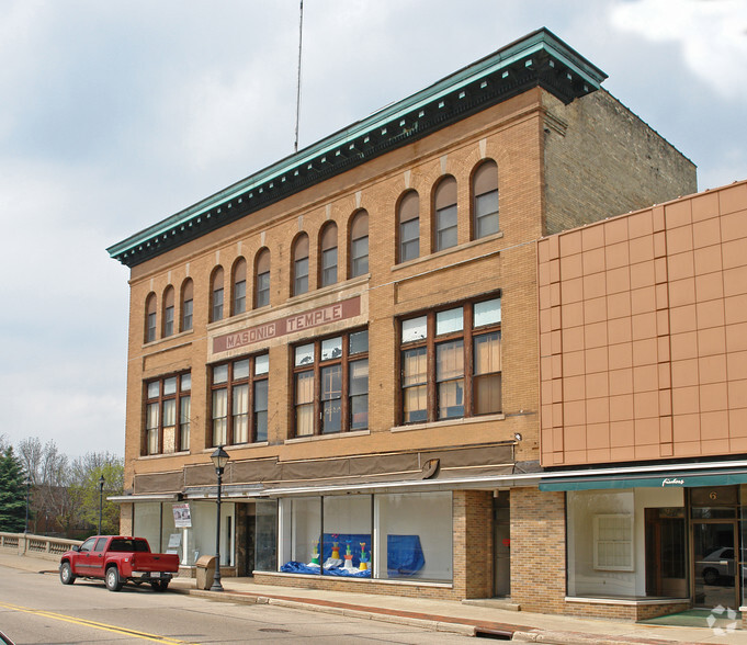 2 E Main St, Watertown, WI for sale - Building Photo - Image 1 of 1