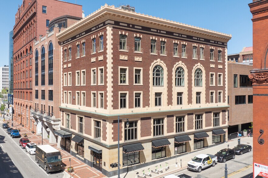 116-120 Ottawa Ave NW, Grand Rapids, MI for sale - Primary Photo - Image 1 of 16