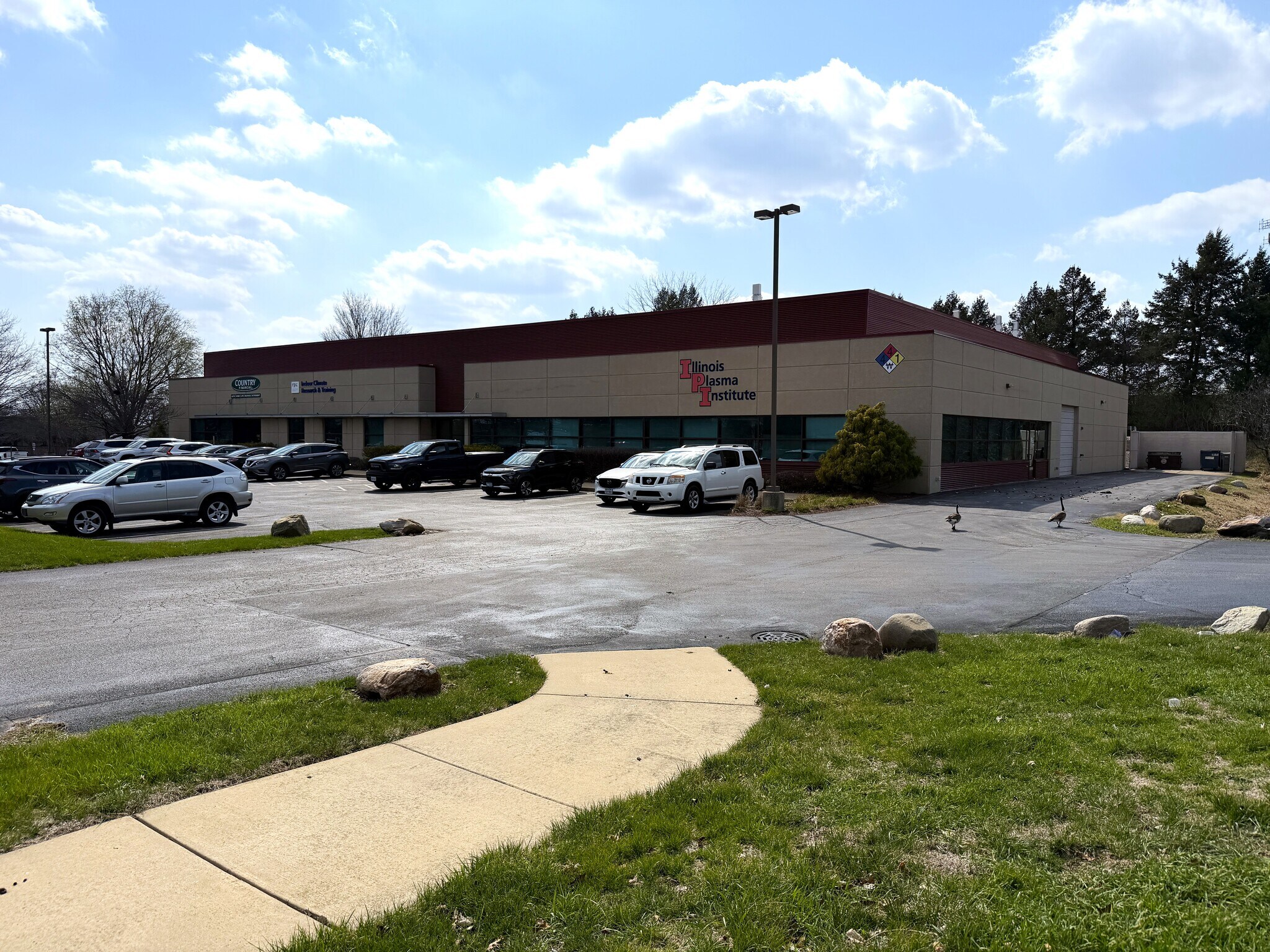 2111 S Oak St, Champaign, IL for lease Primary Photo- Image 1 of 3