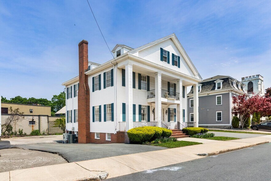 4-6 Common St, Stoneham, MA à vendre - Photo du bâtiment - Image 2 de 22