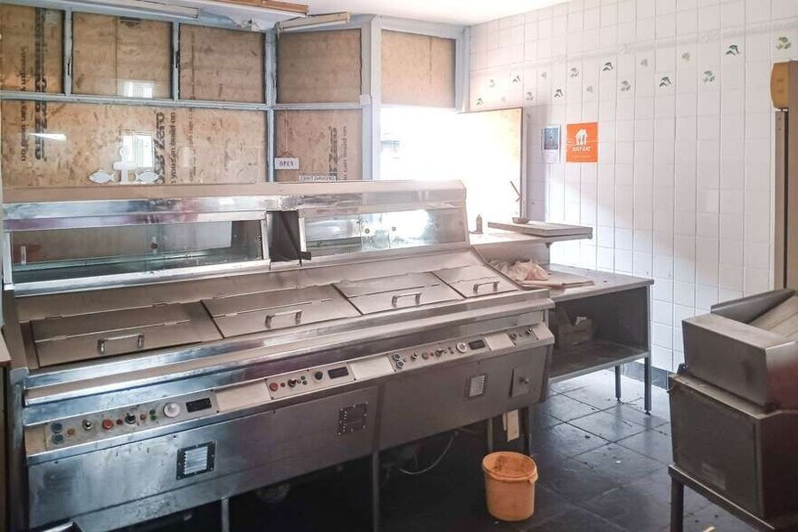 99 High St, Andover for sale - Interior Photo - Image 1 of 6