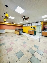 325 Chamberlain Hwy, Meriden, CT for lease Interior Photo- Image 1 of 10
