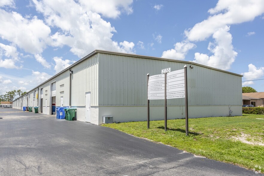 2155 Andrea Ln, Fort Myers, FL à louer - Photo principale - Image 1 de 4