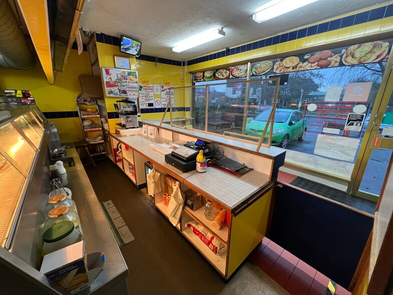 132 Lower Cippenham Ln, Slough for lease - Building Photo - Image 2 of 6