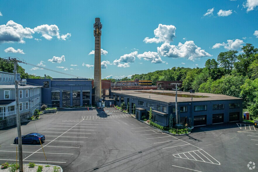 19 Mendon Street, Uxbridge, MA à vendre - Photo du bâtiment - Image 3 de 15