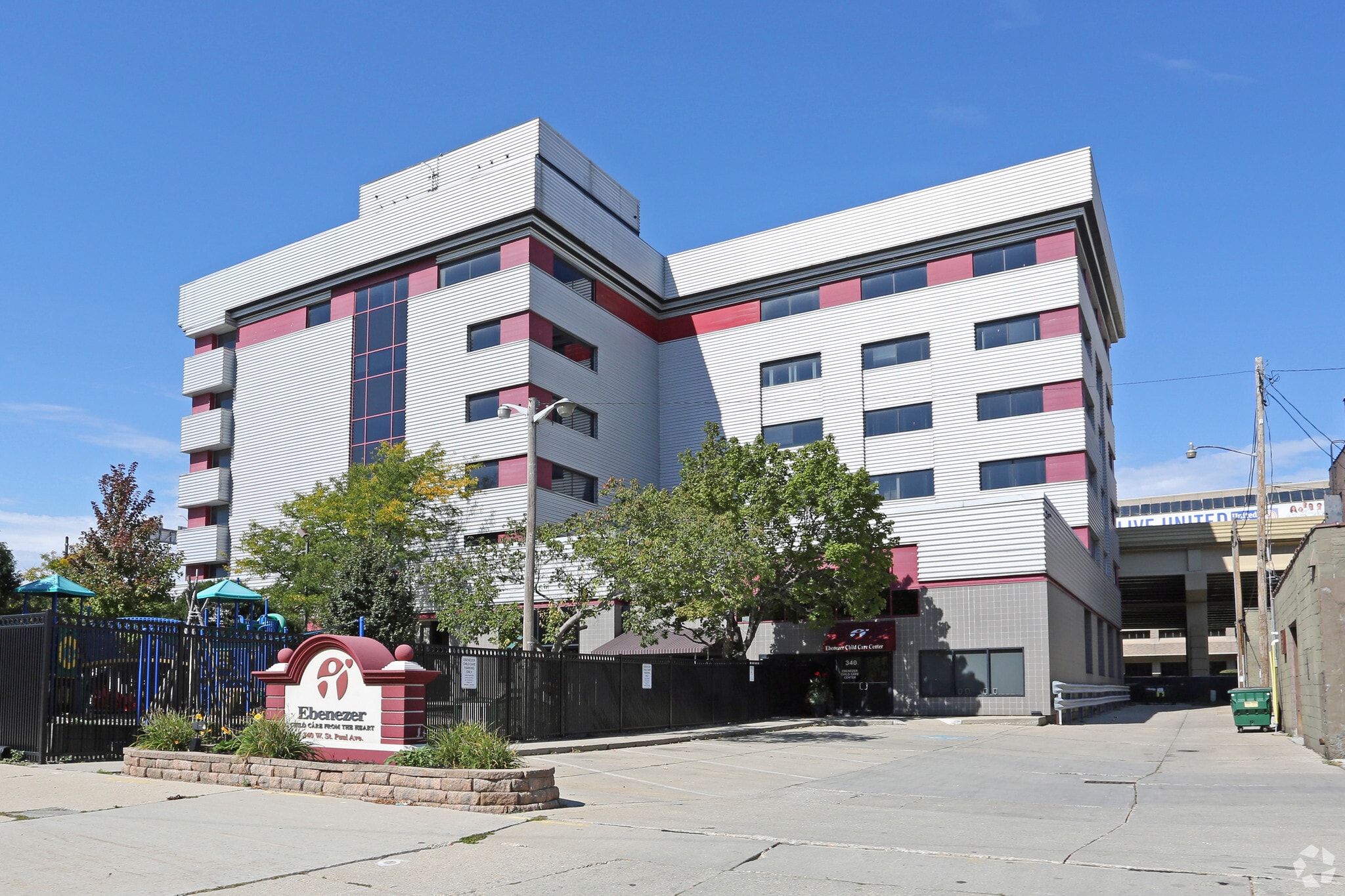 350 W Saint Paul Ave, Milwaukee, WI for sale Building Photo- Image 1 of 7