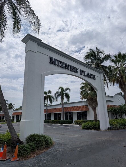 5601 Corporate Way, West Palm Beach, FL for lease - Building Photo - Image 2 of 10