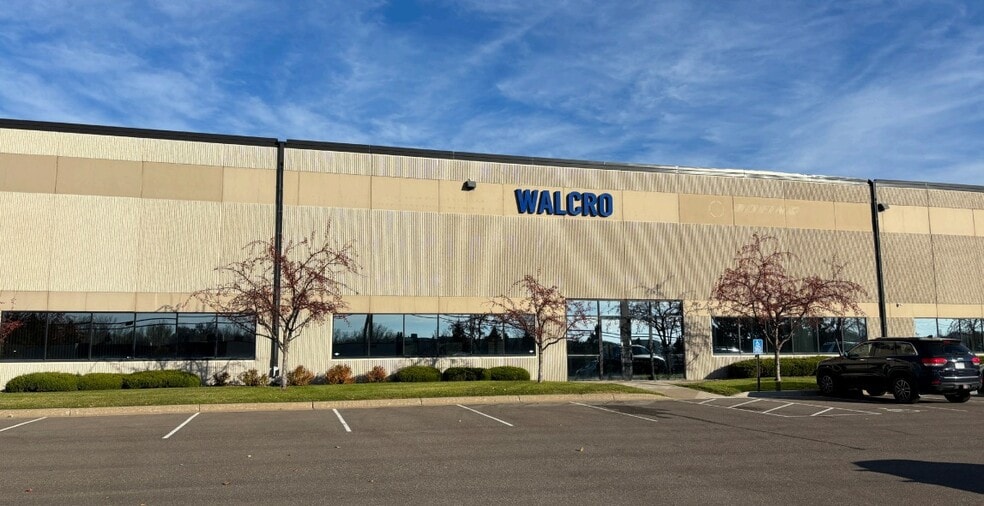 2995 Lone Oak Cir, Eagan, MN for lease - Building Photo - Image 1 of 9