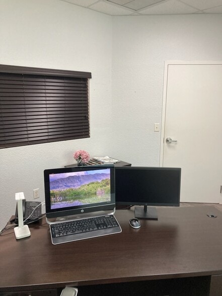 1901-1939 Banks Rd, Margate, FL for lease - Interior Photo - Image 3 of 12