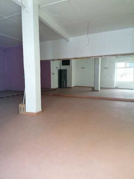 Commerce de détail dans Cáceres, Cáceres à louer - Photo du bâtiment - Image 2 de 2