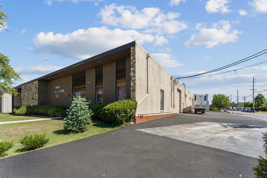 85 Triangle Blvd, Carlstadt, NJ for lease - Building Photo - Image 2 of 3