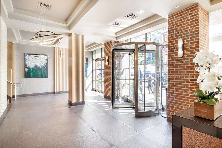 483 Tenth Ave, New York, NY for lease - Lobby - Image 3 of 4