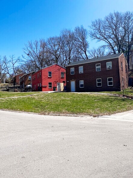 Bancroft St and Hillside Ave portefeuille de 4 propriétés à vendre sur LoopNet.ca - Photo du bâtiment - Image 2 de 17