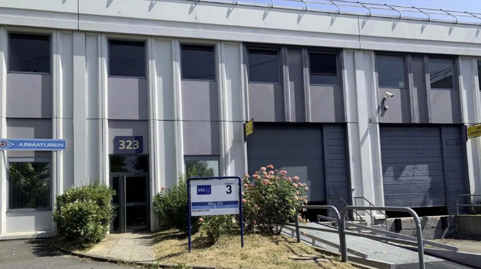 Industriel dans Osny à vendre - Photo du bâtiment - Image 3 de 3