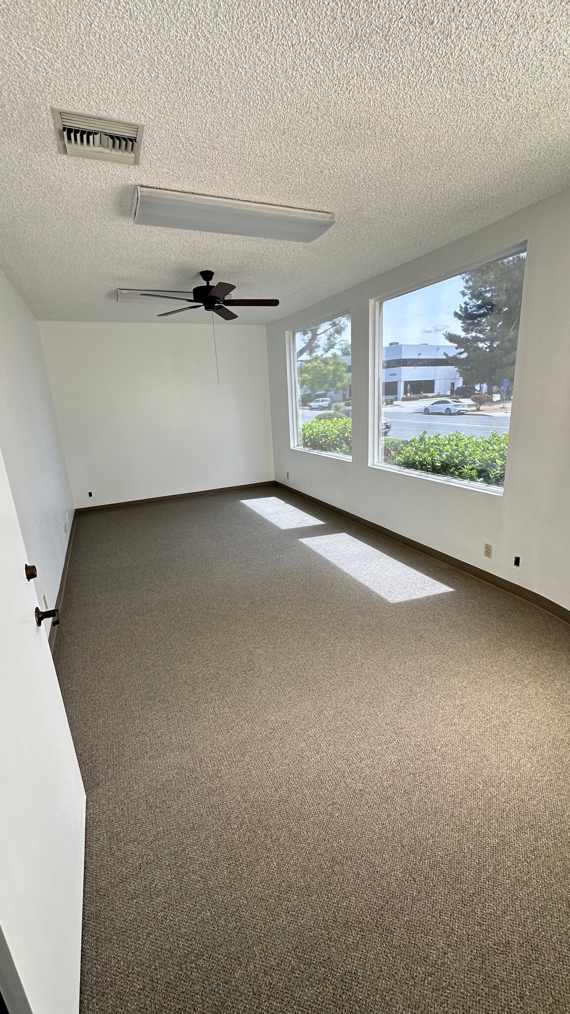 41419 Pear St, Murrieta, CA à louer Photo intérieure- Image 1 de 5