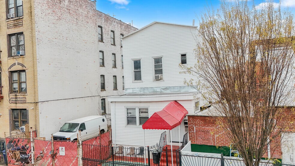 14 E 32nd St, Brooklyn, NY à vendre - Photo du bâtiment - Image 2 de 12