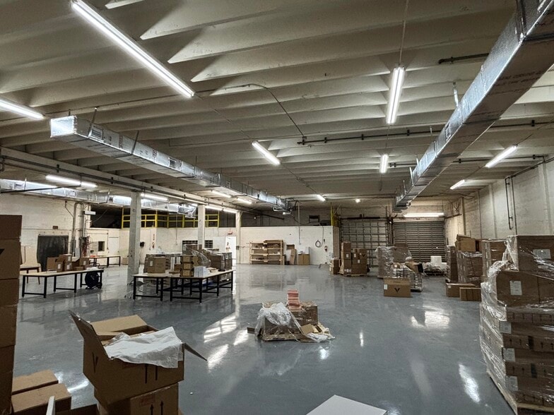 1101 NW 72nd St, Miami, FL for lease - Building Photo - Image 3 of 15