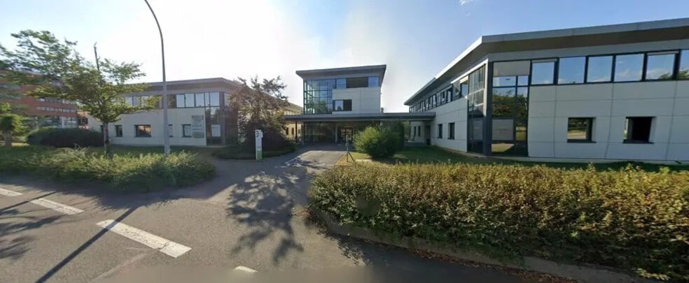 Office in Besançon for lease - Building Photo - Image 2 of 5